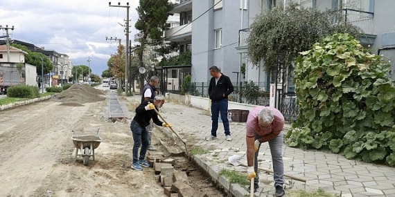 Burhaniye’de Fen İşleri Ekipleri Sahada Çalışmalarını Sürdürüyor