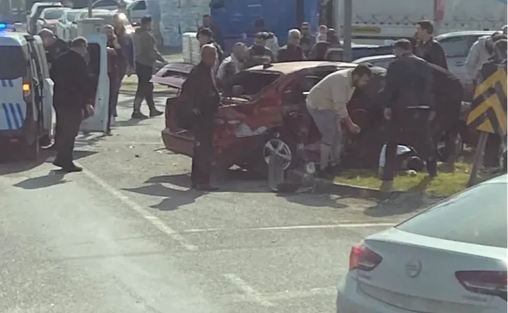 duzce-olimpiyat-kavsagi-nda-trafik-kazasi-1-yarali-1776242343-430_large