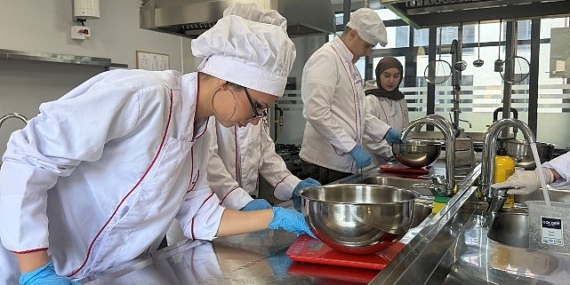Gebze Beyaz Kalpler donanımlı gençler yetiştiriyor