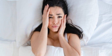 sad-young-caucasian-woman-lying-in-the-bed-with-wh-2023-11-27-04-59-23-utc-768x512